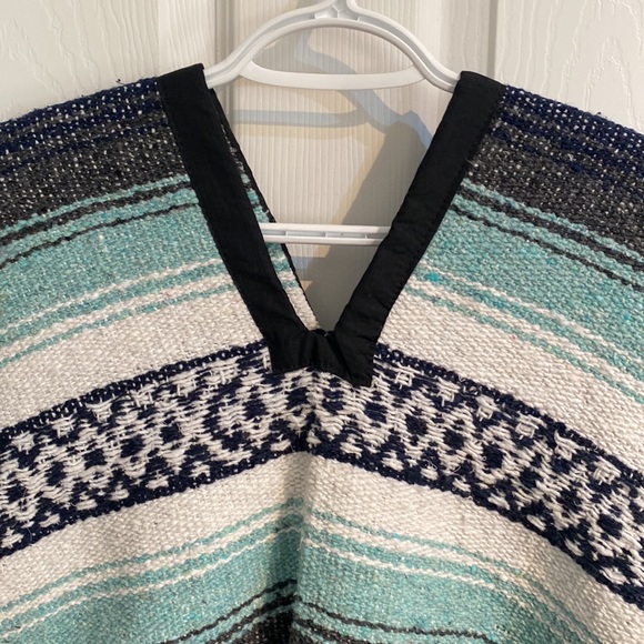 Poncho (2 items) - Picture 8 of 11